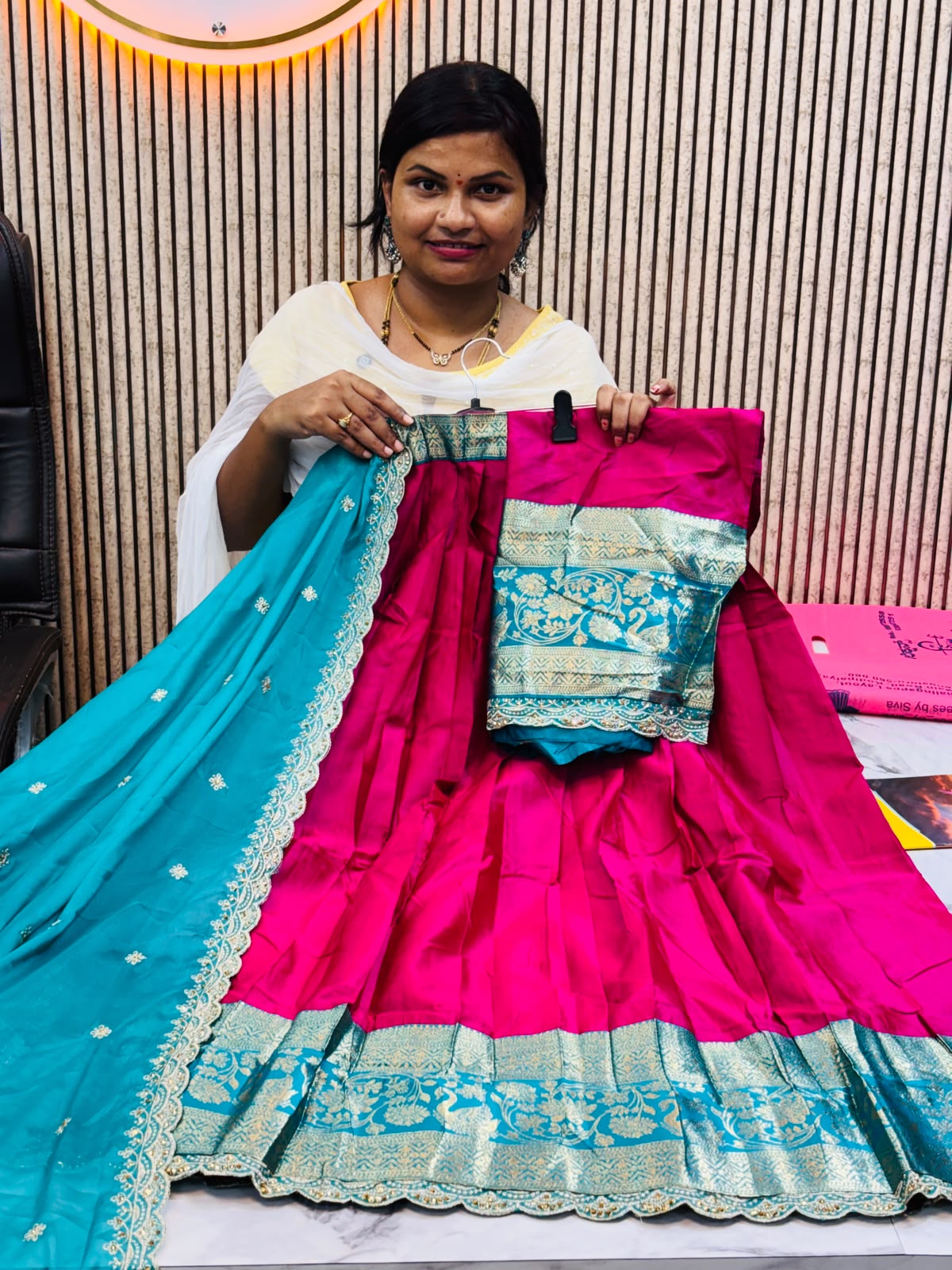 Mangalagiri pithani borders Contrast Duppatta with cut work borders