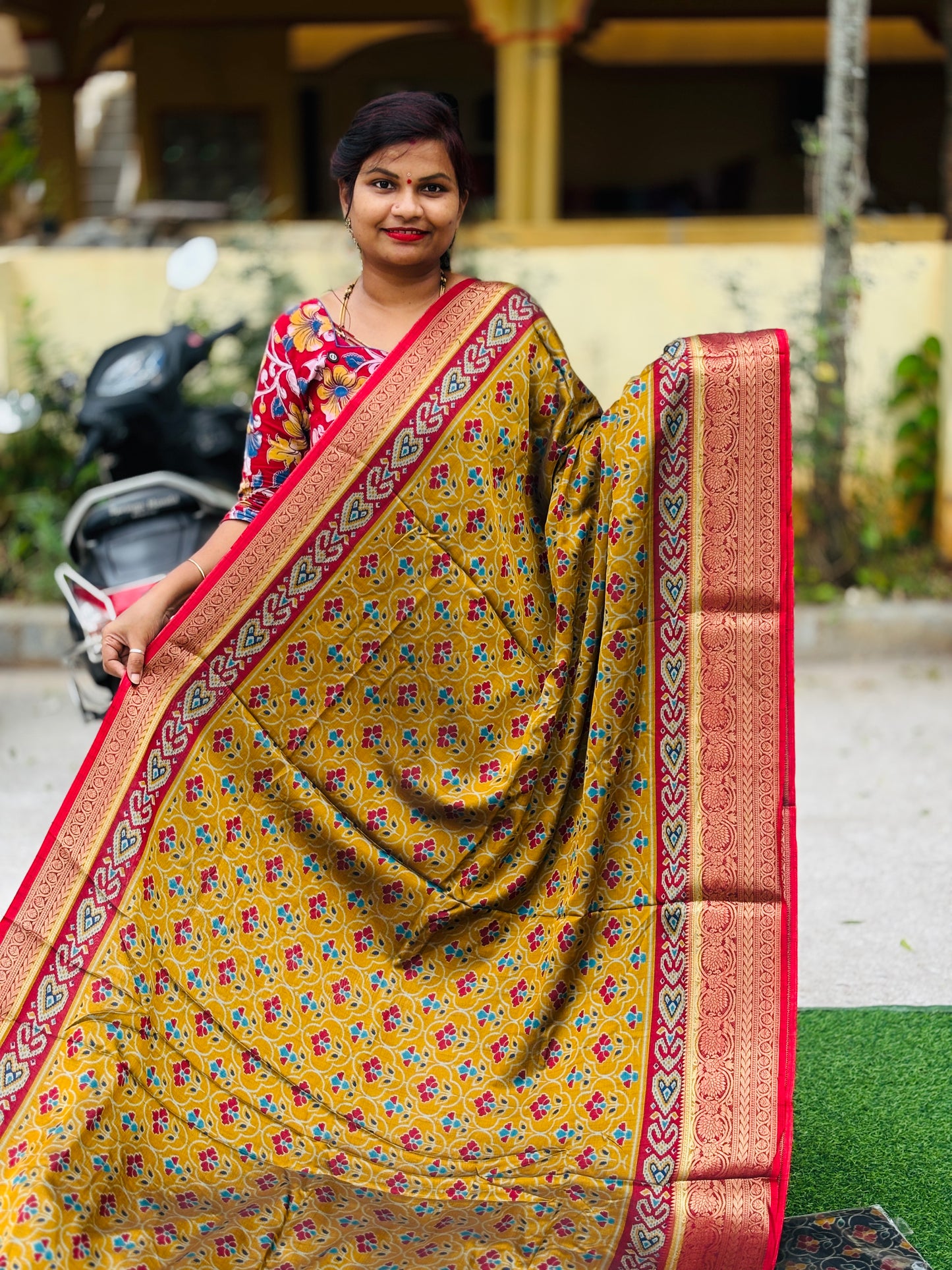 Pochampally Soft silk sarees with Kanchi Border