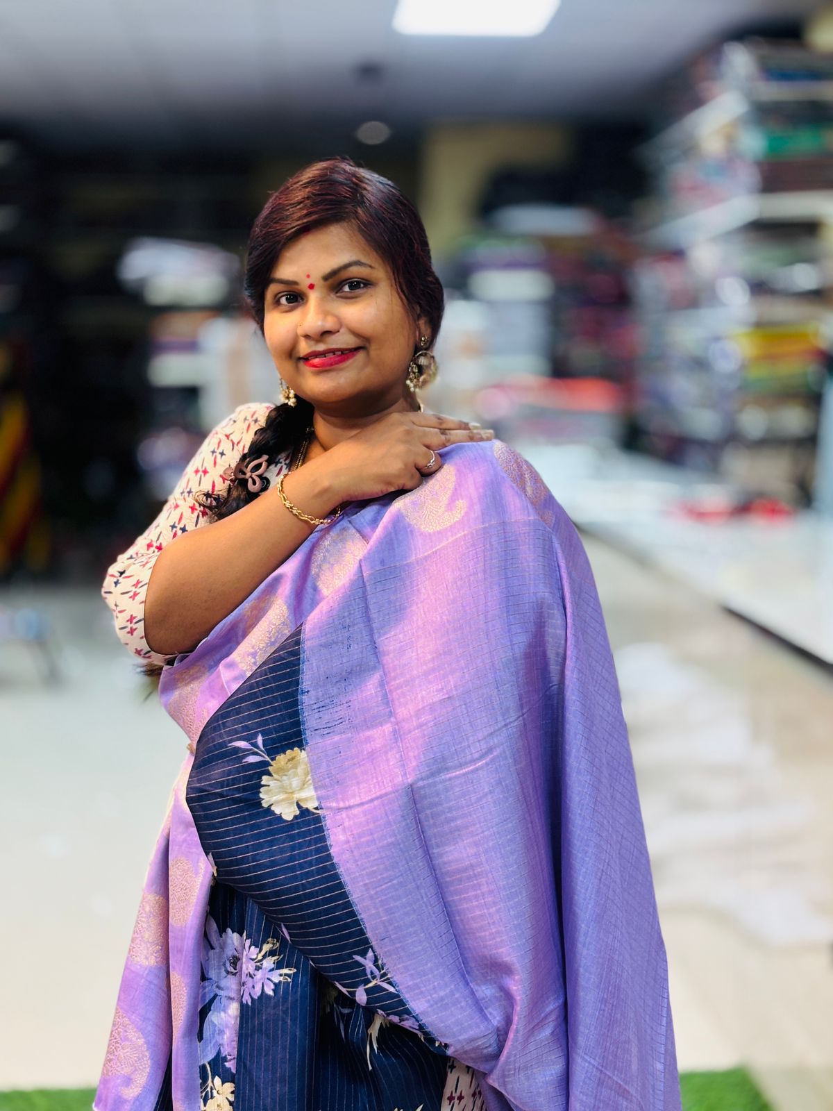 Mango Kanchi silk
Weaving borders
Allover digital prints