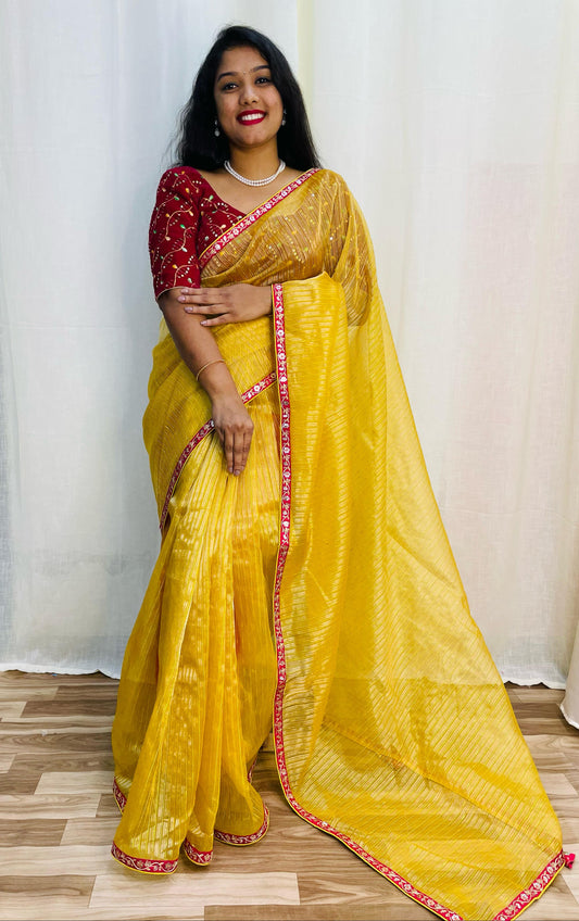 డిజైనర్ ధరించడానికి సిద్ధంగా ఉన్నారు