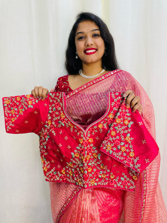 డిజైనర్ ధరించడానికి సిద్ధంగా ఉన్నారు