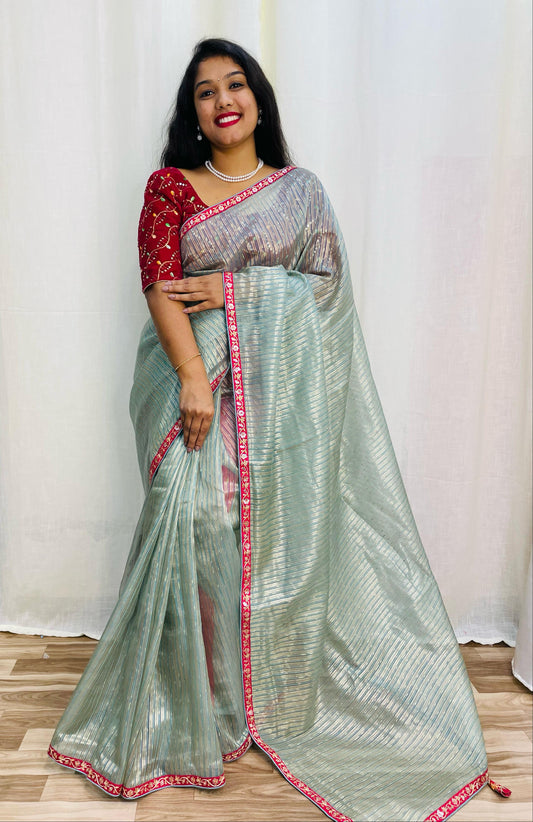 డిజైనర్ ధరించడానికి సిద్ధంగా ఉన్నారు