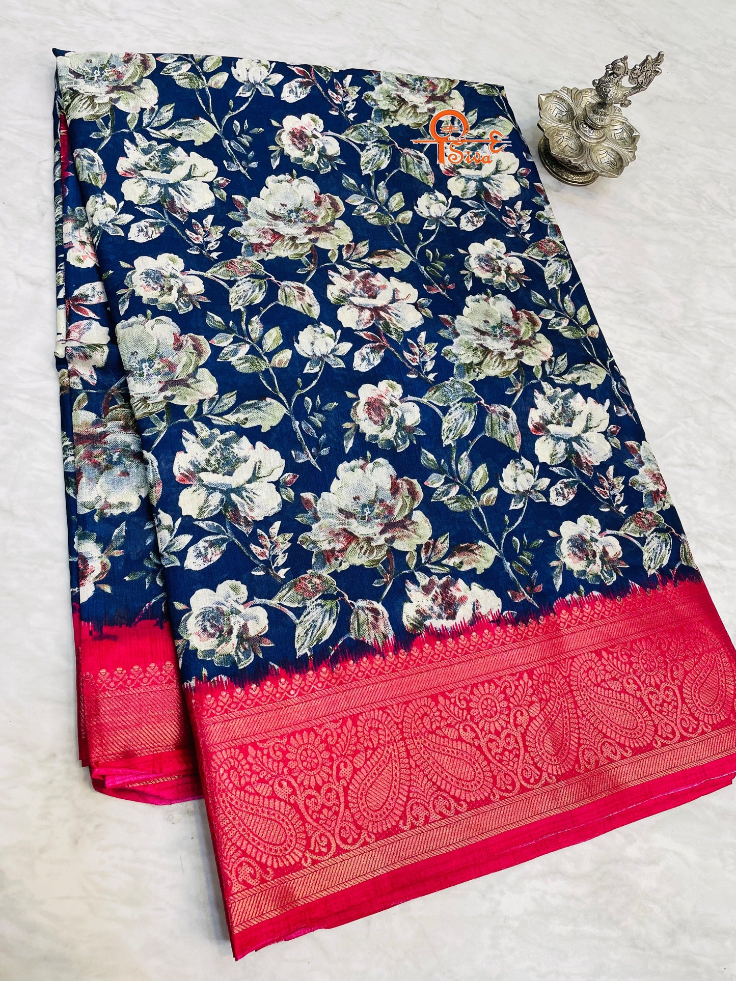 పూల డోలా చీరలు