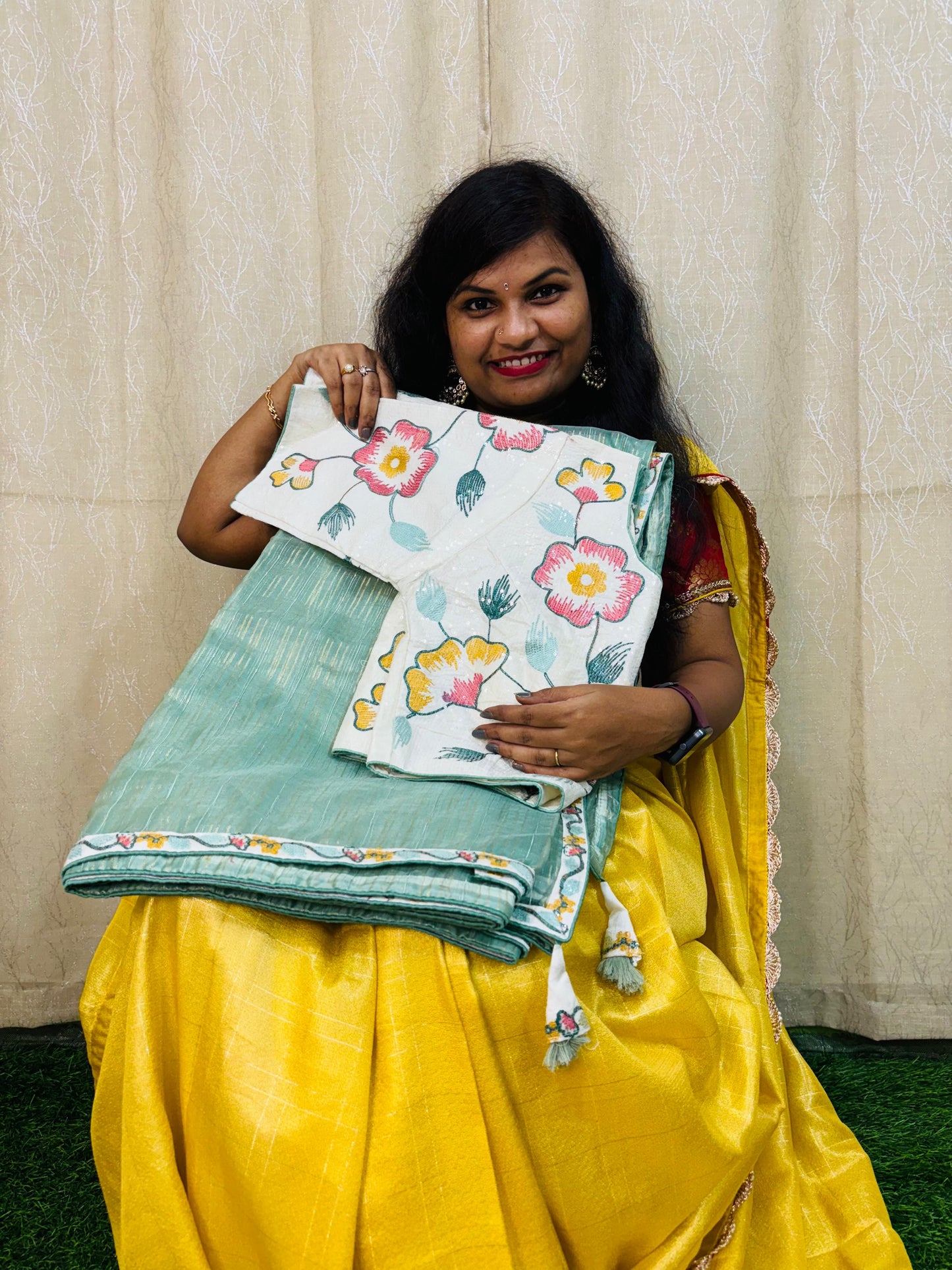 ಮೂಂಗಾ ಟಿಶ್ಯೂ ಸೀರೆಗಳು