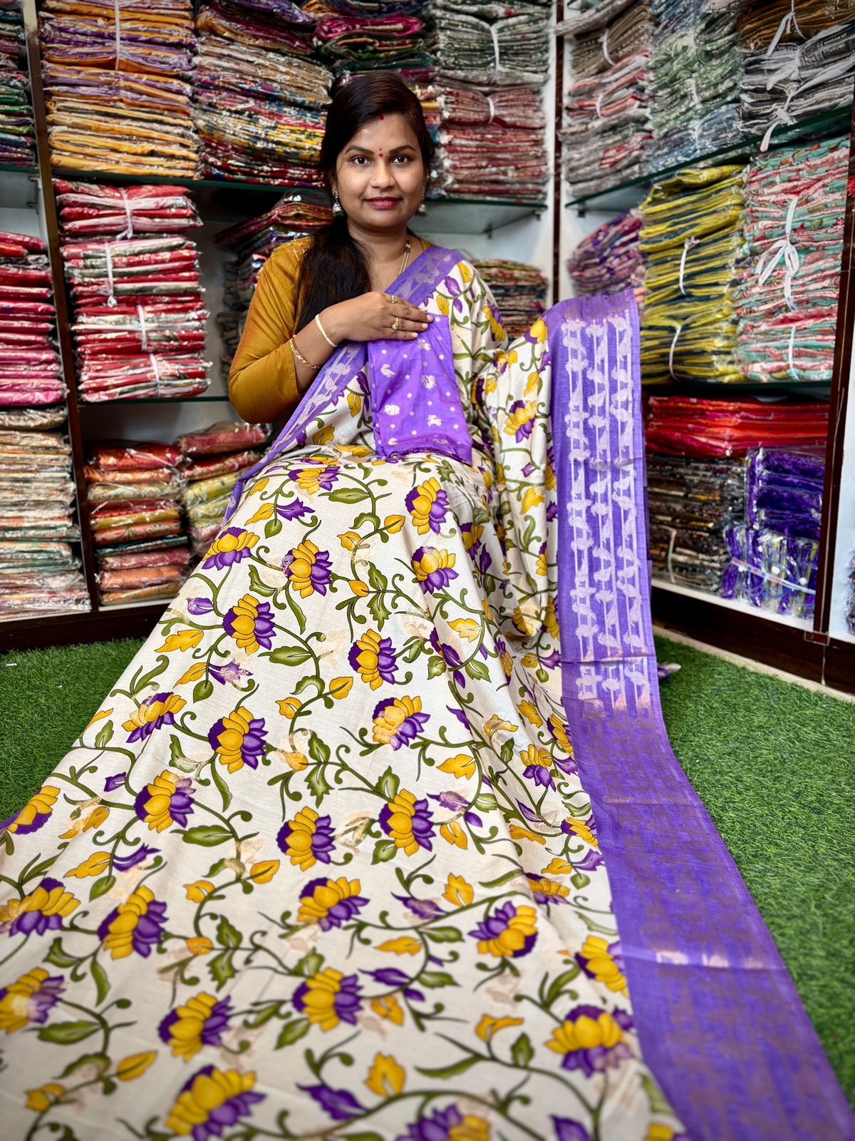 Mangalagiri Kalamkari Pattu
Parrot weavings