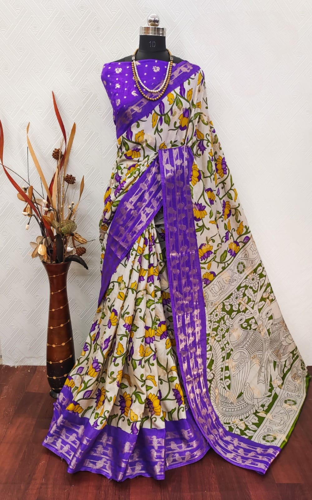 Mangalagiri Kalamkari Pattu
Parrot weavings