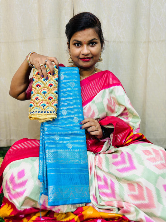 జాకెట్టుతో వెచ్చని బనారసీ పట్టు