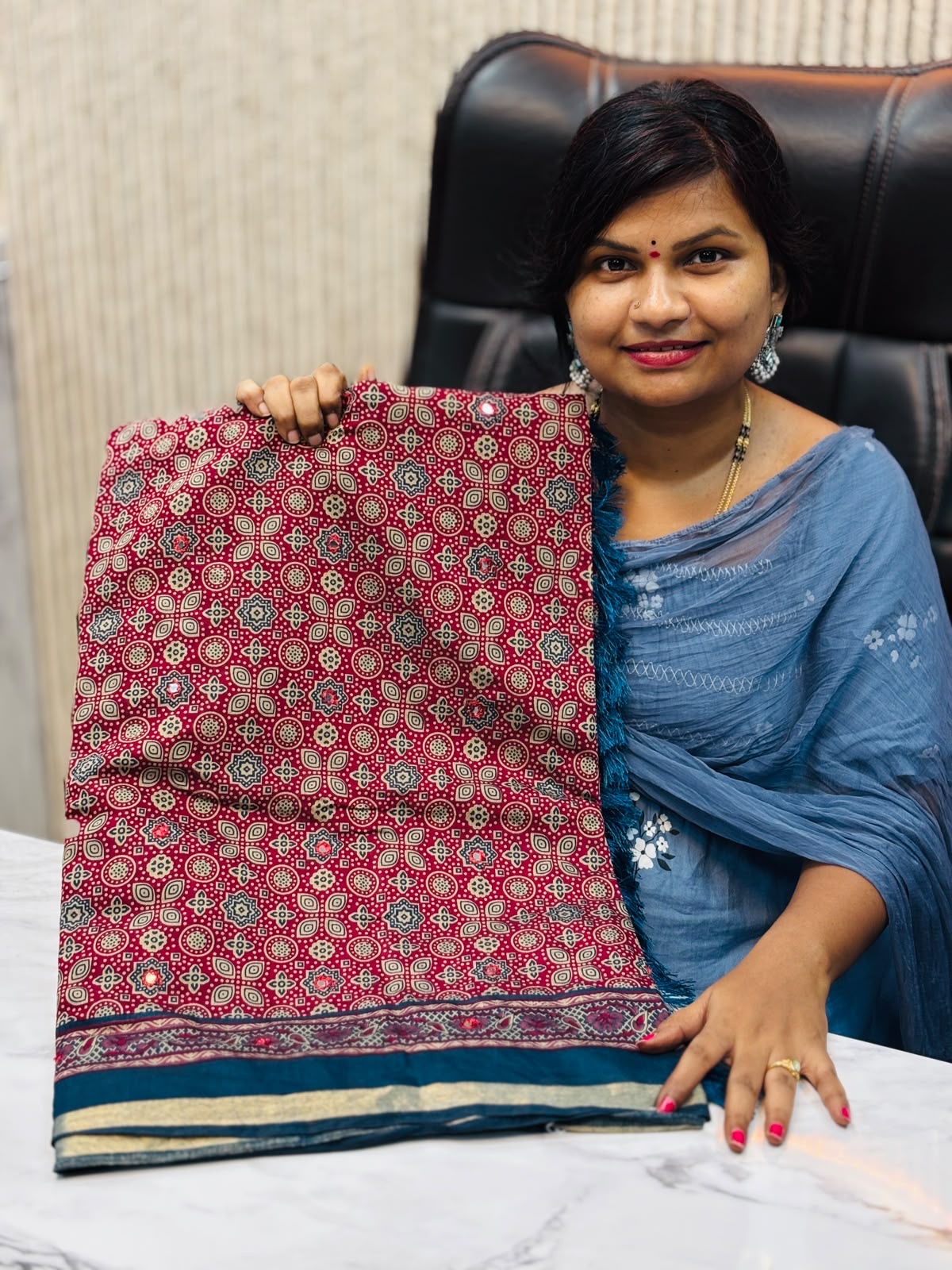 Azrak lenins with foil mirrors  Small borders  Contrast blouse