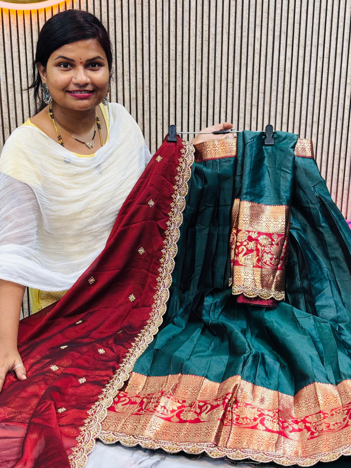 Mangalagiri pithani borders 
Contrast Duppatta with cut work borders