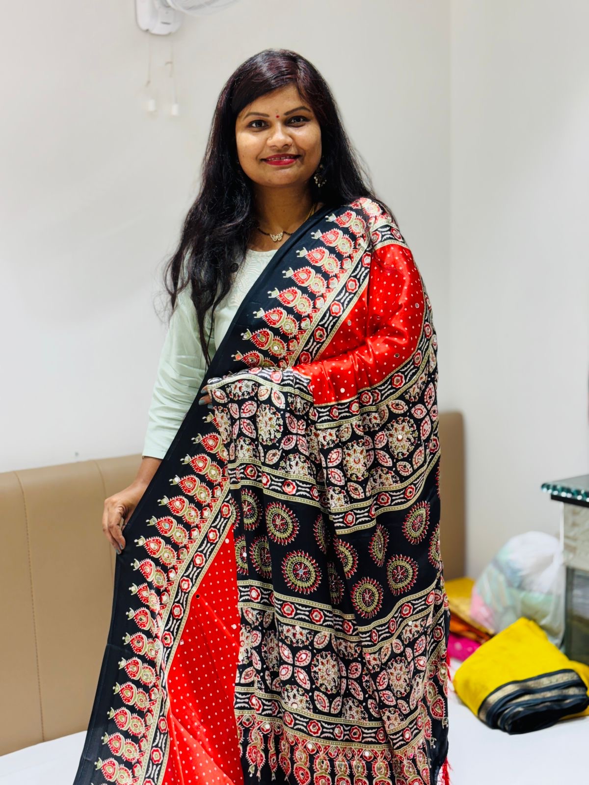 Azrak in crepe