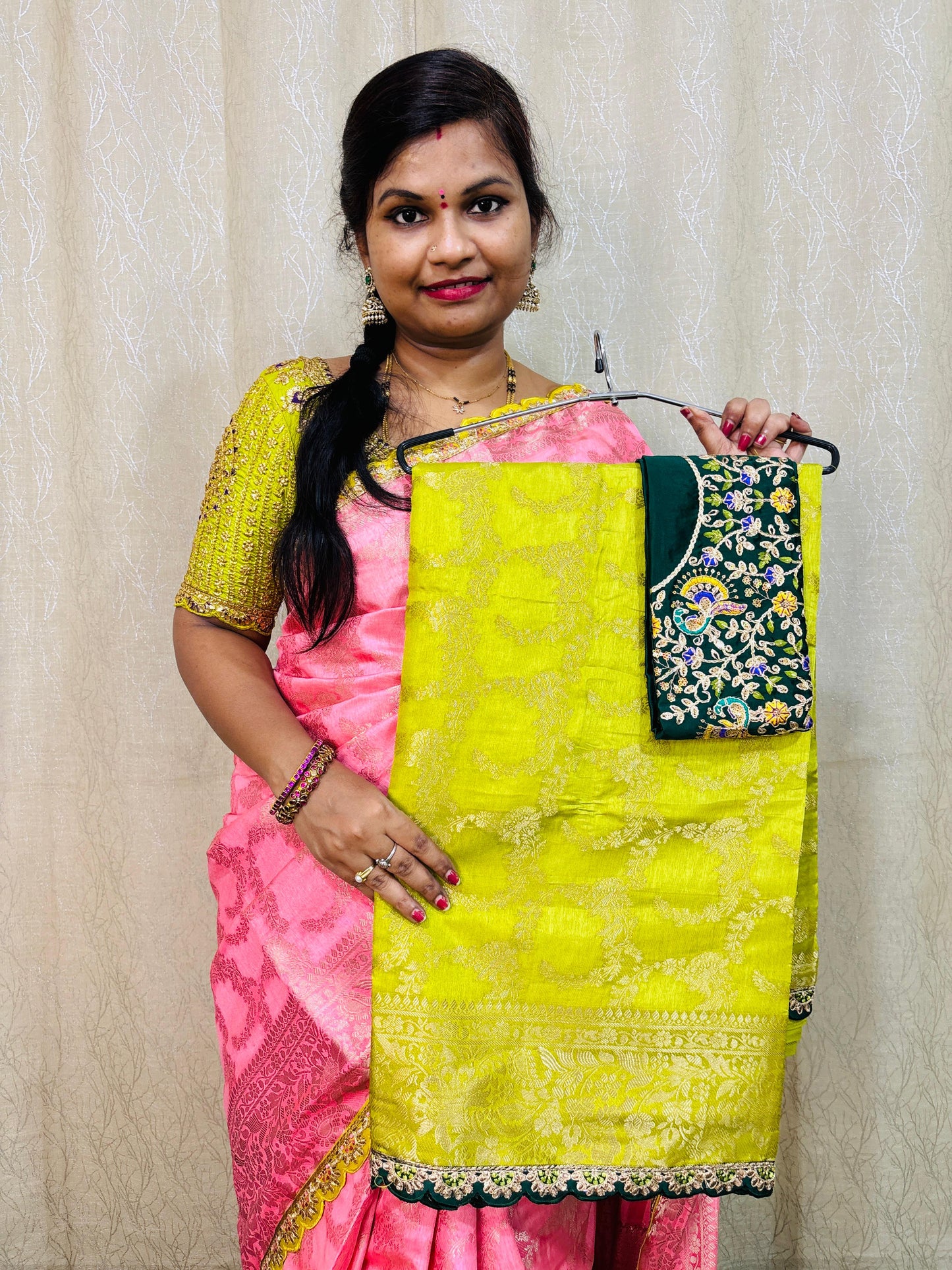 Banarasi Pattu