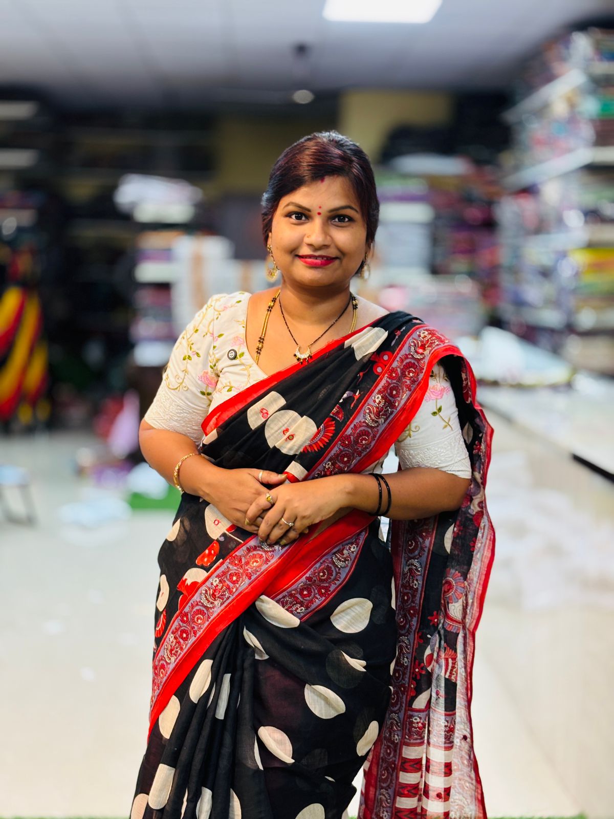 Leni mirror work 
Contrast borders