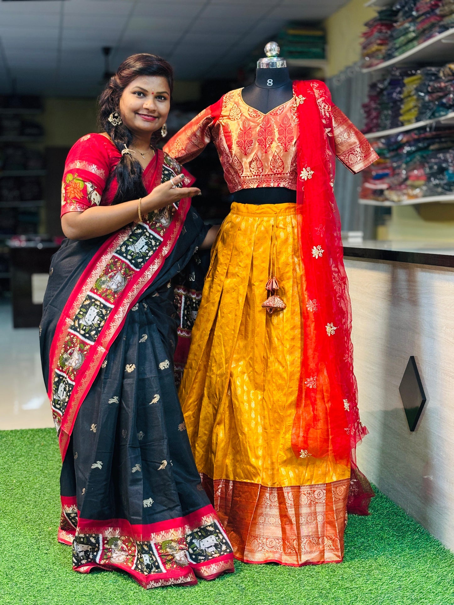 Ready to wear lehanga set with cutwork Duppta 
Blouse fits up to 42 size