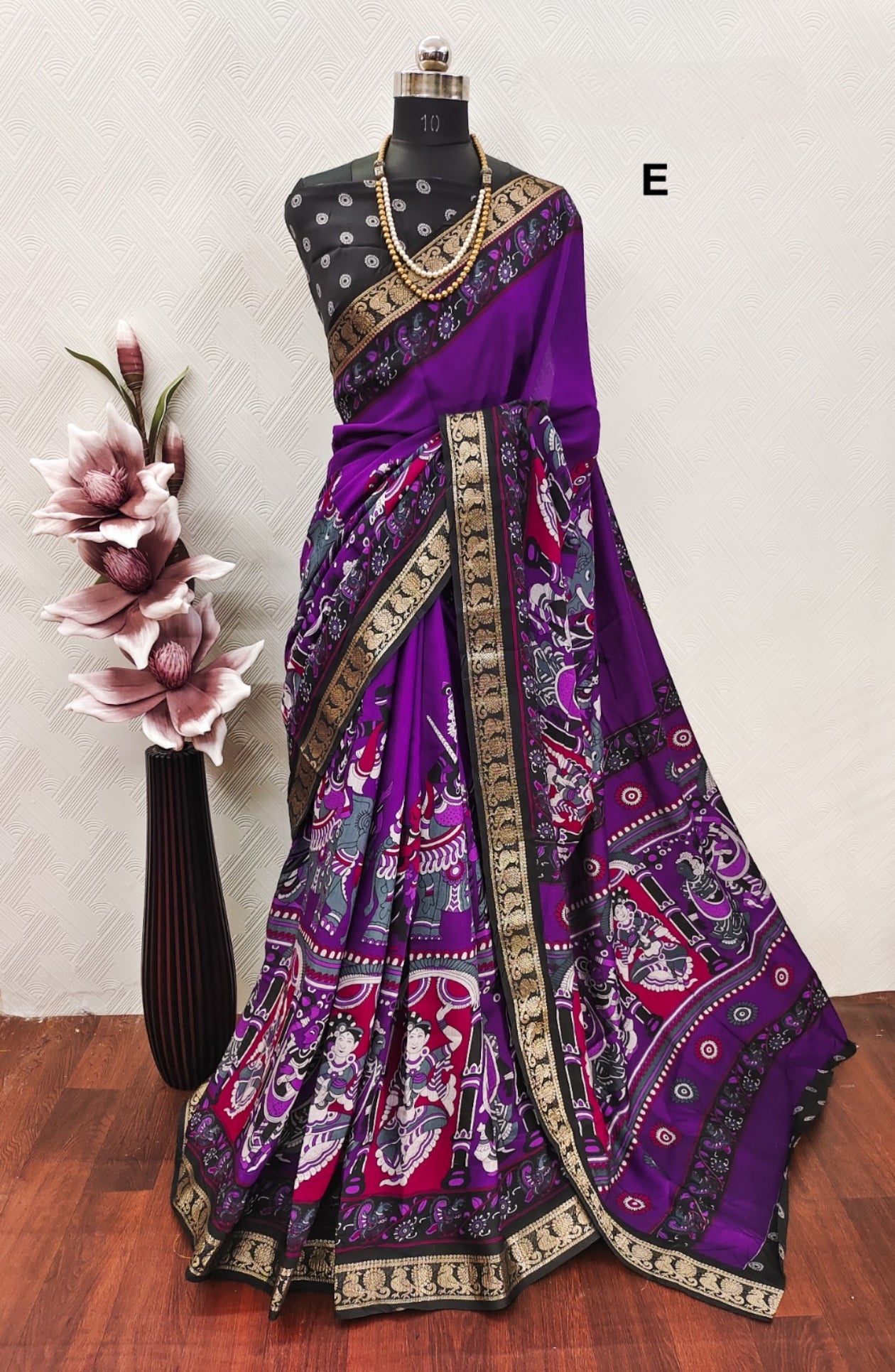 Mangalgiri Madhubani Pattu 
With contrast butti blouse 
And Kanchi weaving borders