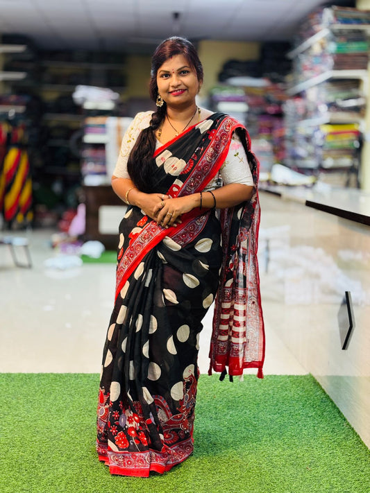 Leni mirror work 
Contrast borders