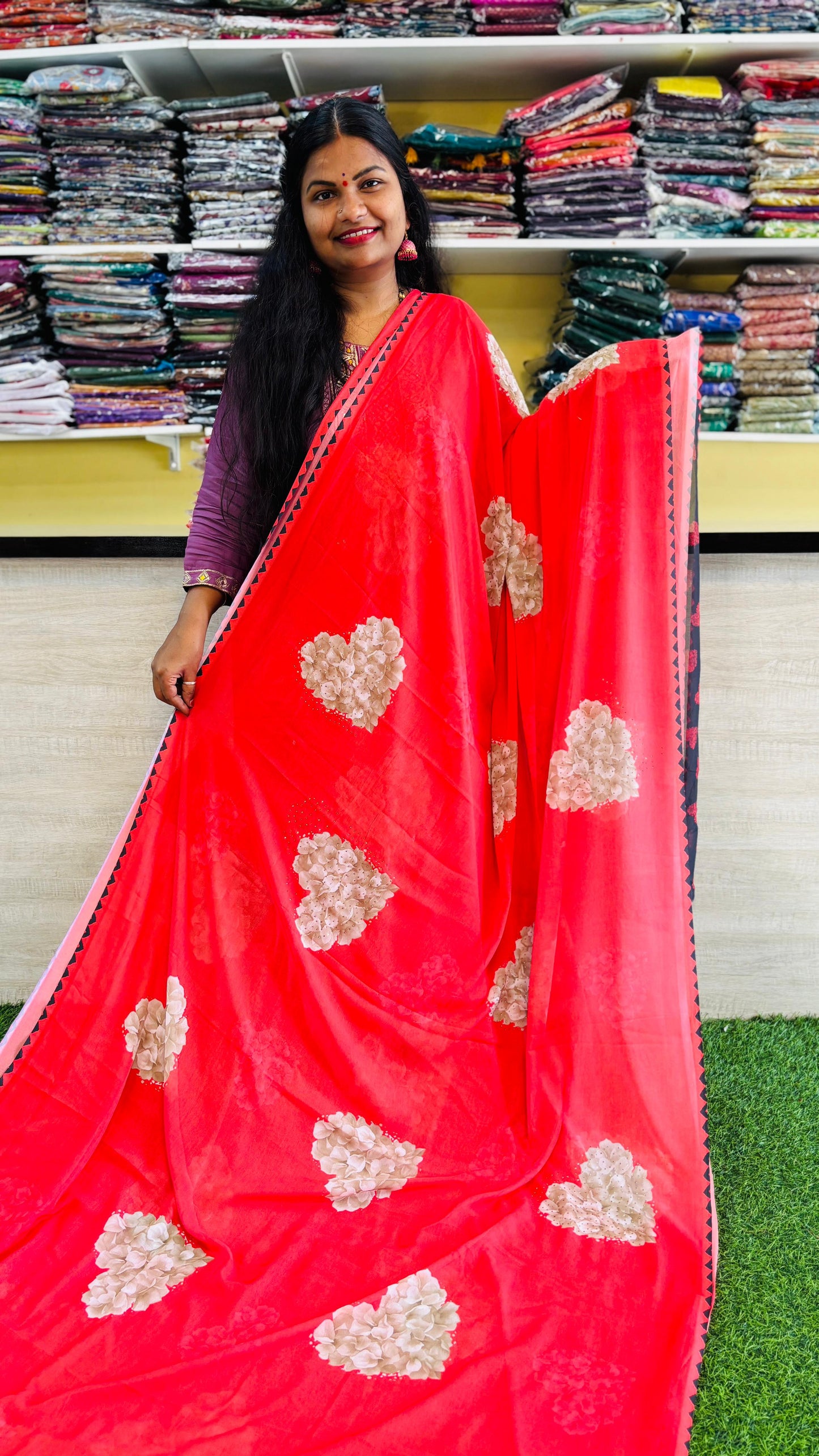 Georgette heart floweral sarees 
Contrast blouse